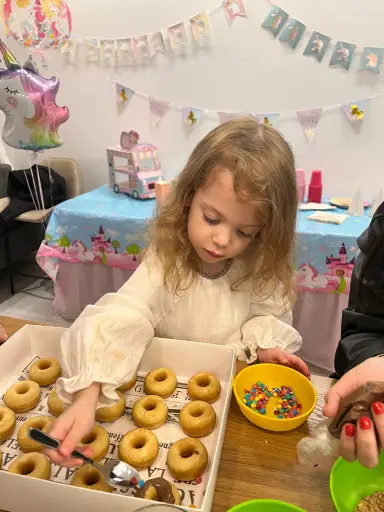 הפעלת דונאטס לילדים בחנוכה לירון רופא