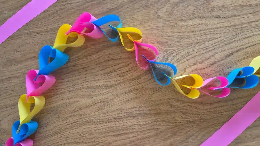 רעיון קישוט לסוכה בצורת לבבות לירון רופא